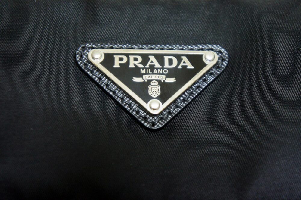 prada logotyp