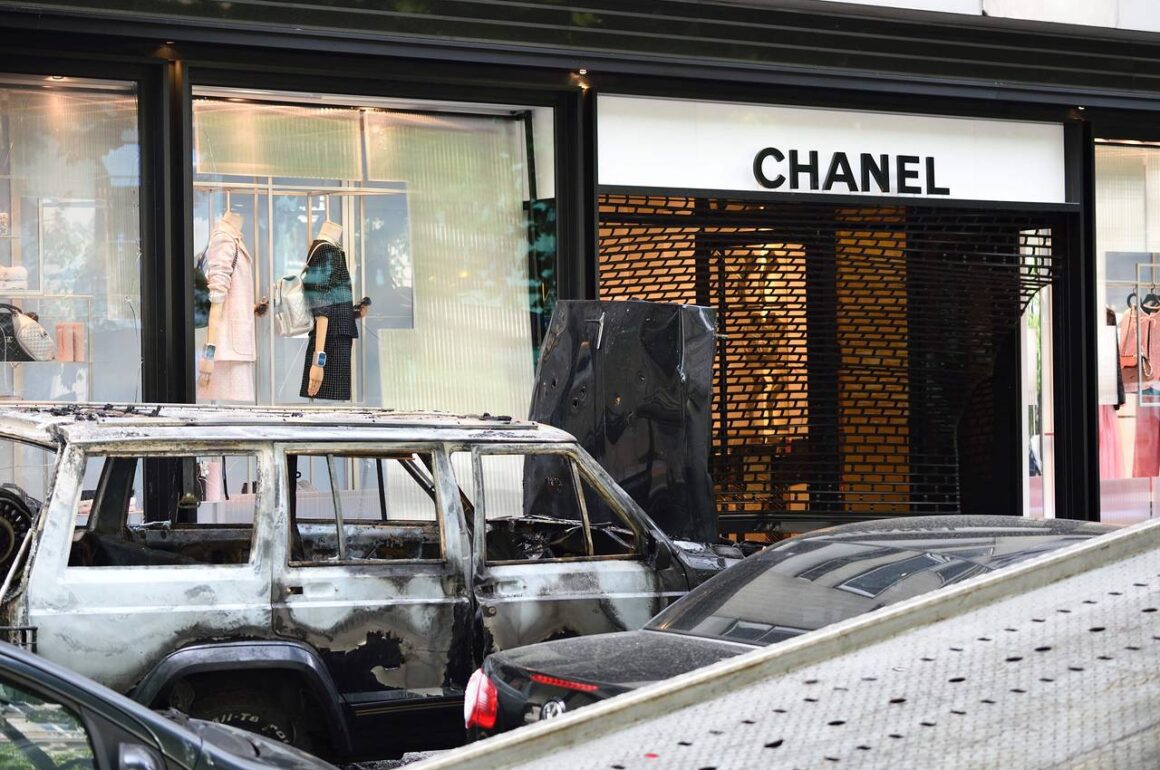 Stöld i Chanel Boutique