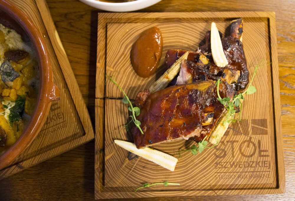 Lyxrestauranger i Wrocław Bord på Svenska